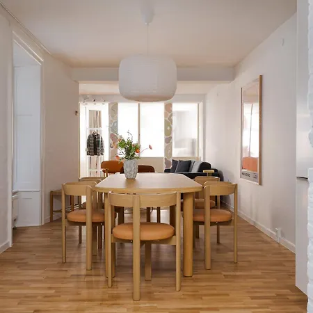 Chic Pad With Handpainted Art In Great Location By Daniel&jacob's Apartmán *