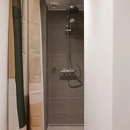 Chic Pad With Handpainted Art In Great Location By Daniel&jacob's *