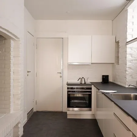 Chic Pad With Handpainted Art In Great Location By Daniel&jacob's *