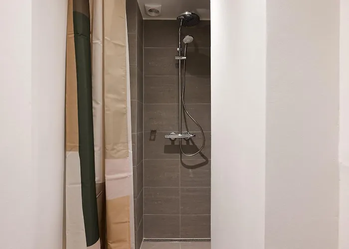 Chic Pad With Handpainted Art In Great Location By Daniel&jacob's *