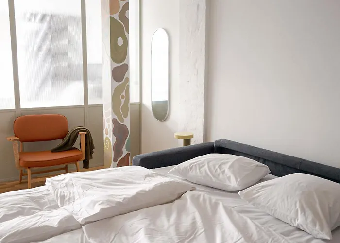 Chic Pad With Handpainted Art In Great Location By Daniel&jacob's *