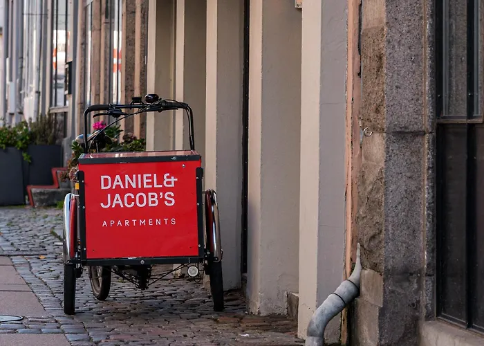 Chic Pad With Handpainted Art In Great Location By Daniel&jacob's